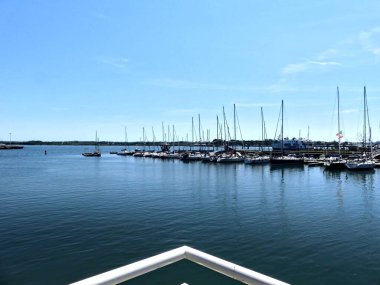 Lorient, Ağustos 2025 - Brittany 'deki güzel Lorient şehrini ziyaret edin - liman manzarası