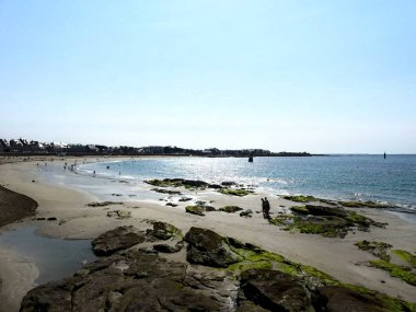 Quiberon, Ağustos 2025: Britanya 'nın Morbihan Körfezi' nde Quiberon yarımadasında yürüyüş