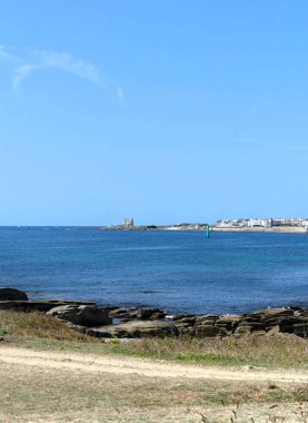 Quiberon, Ağustos 2025: Britanya 'nın Morbihan Körfezi' nde Quiberon yarımadasında yürüyüş