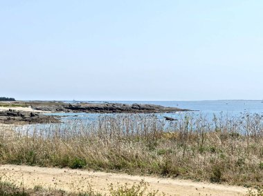 Quiberon, Ağustos 2025: Britanya 'nın Morbihan Körfezi' nde Quiberon yarımadasında yürüyüş