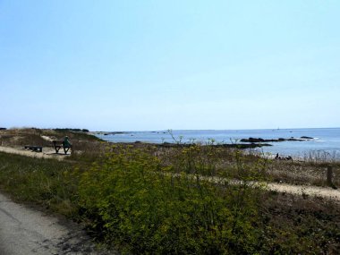 Quiberon, Ağustos 2025: Britanya 'nın Morbihan Körfezi' nde Quiberon yarımadasında yürüyüş