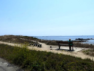 Quiberon, Ağustos 2025: Britanya 'nın Morbihan Körfezi' nde Quiberon yarımadasında yürüyüş