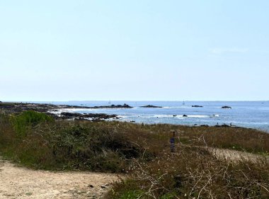 Quiberon, Ağustos 2025: Britanya 'nın Morbihan Körfezi' nde Quiberon yarımadasında yürüyüş