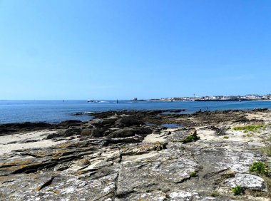 Quiberon, Ağustos 2025: Britanya 'nın Morbihan Körfezi' nde Quiberon yarımadasında yürüyüş