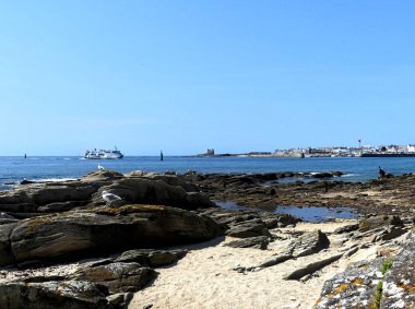 Quiberon, Ağustos 2025: Britanya 'nın Morbihan Körfezi' nde Quiberon yarımadasında yürüyüş