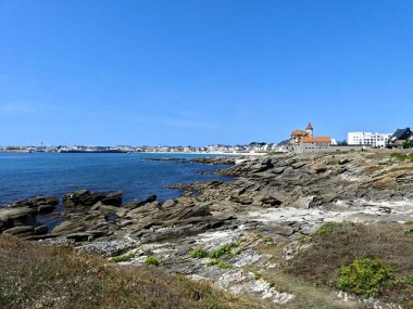 Quiberon, Ağustos 2025: Britanya 'nın Morbihan Körfezi' nde Quiberon yarımadasında yürüyüş