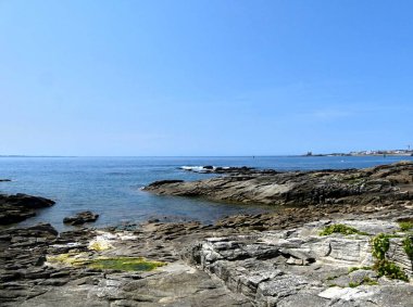 Quiberon, Ağustos 2025: Britanya 'nın Morbihan Körfezi' nde Quiberon yarımadasında yürüyüş