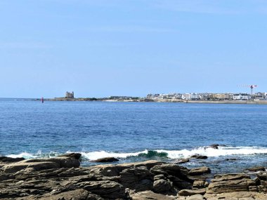 Quiberon, Ağustos 2025: Britanya 'nın Morbihan Körfezi' nde Quiberon yarımadasında yürüyüş