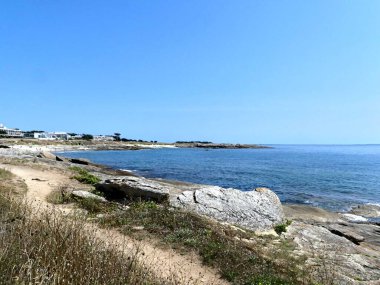 Quiberon, Ağustos 2025: Britanya 'nın Morbihan Körfezi' nde Quiberon yarımadasında yürüyüş