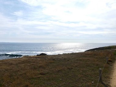 Quiberon, Ağustos 2025: Britanya 'nın Morbihan Körfezi' nde Quiberon yarımadasında yürüyüş