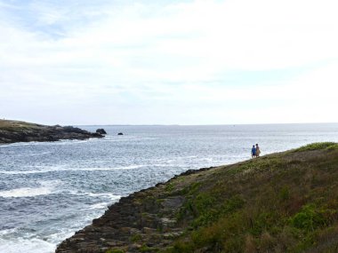 Quiberon, Ağustos 2025: Britanya 'nın Morbihan Körfezi' nde Quiberon yarımadasında yürüyüş