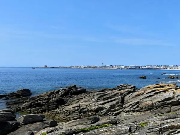 Quiberon, Ağustos 2025: Britanya 'nın Morbihan Körfezi' nde Quiberon yarımadasında yürüyüş