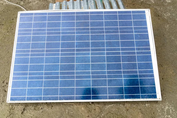 Ηλιακός Πίνακας Στο Πάτωμα Έννοια Καθαρή Ενέργεια Στη Φύση — Φωτογραφία Αρχείου