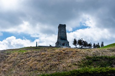 1877-1878 yılları arasında Bulgaristan 'da Shipka Geçidi' nde gerçekleşen savaşı anan Özgürlük Anıtı