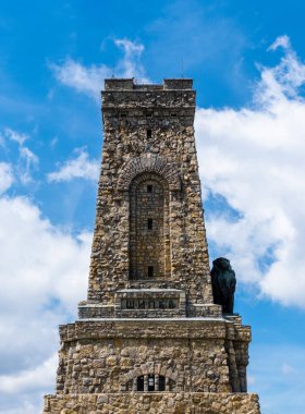 1877-1878 yılları arasında Bulgaristan 'da Shipka Geçidi' nde gerçekleşen savaşı anan Özgürlük Anıtı