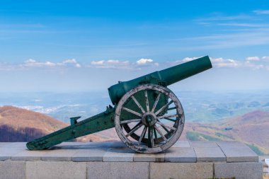 1877-1878 yılları arasında Bulgaristan 'da Shipka Geçidi' nde gerçekleşen savaşı anan Özgürlük Anıtı