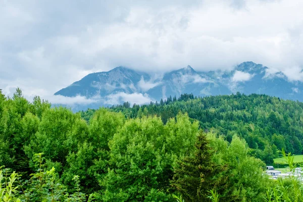 Montagne Dolomitiche Alpi Con Nuvole Nebbia Nel Paesaggio — Foto Stock
