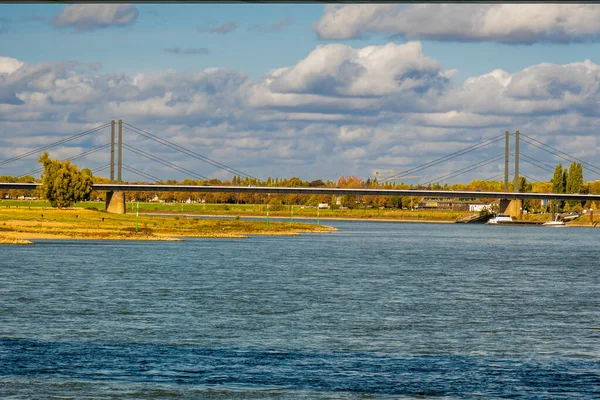 Pohled Město Düsseldorfu Pobřeží Řeky Rhein — Stock fotografie