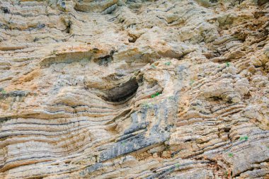 Güzel deniz manzarası, kayalıklı ve plajlı kıyı manzarası, Korfu adası, Yunanistan.