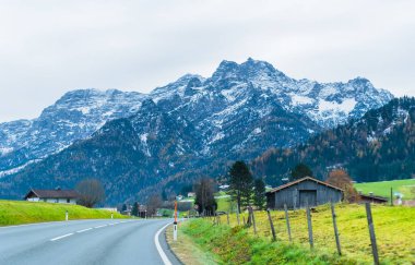 Avusturya Alpleri, Yeşil çayırlar, Alp evleri ve dağlar