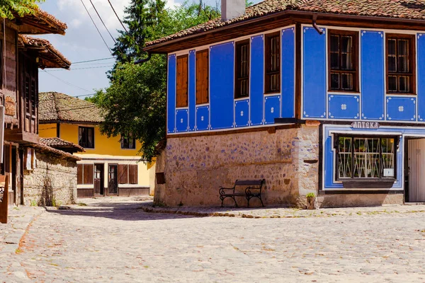 Cobblestone Ulice Starými Domy Historickém Městě Koprivshtitsa Bulharsko — Stock fotografie
