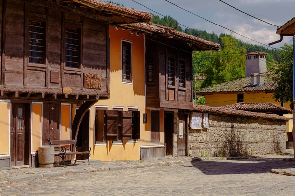 Calles Adoquinadas Con Casas Antiguas Histórica Ciudad Koprivshtitsa Bulgaria —  Fotos de Stock