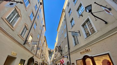 Avusturya, Salzburg eski kenti- sokaklar, dükkanlar ve binalar