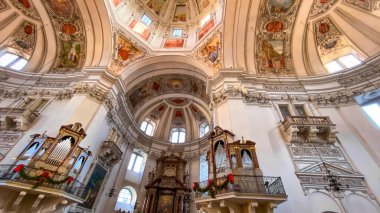 Avusturya 'nın ünlü Salzburger Dom' u.