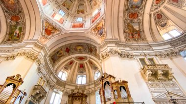 Avusturya 'nın ünlü Salzburger Dom' u.