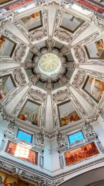 Avusturya 'nın ünlü Salzburger Dom' u.