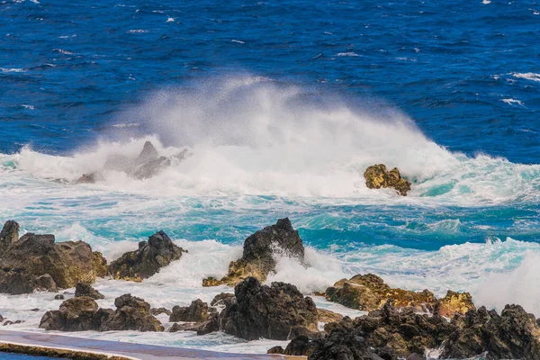 Baseny Naturalne Czarną Skałą Wulkaniczną Oceanie Atlantyckim Porto Moniz Madera — Zdjęcie stockowe