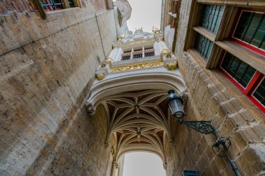 Bruges, Belçika 'da tarihi evleri ve ünlü kanalı olan bir su kasabası.