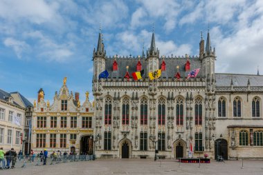 Bruges, Belçika 'da tarihi evleri ve ünlü kanalı olan bir su kasabası.