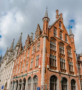 Bruges, Belçika 'da tarihi evleri ve ünlü kanalı olan bir su kasabası.