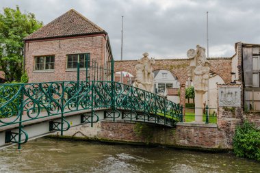 Belçika, Gent şehri, eski kasaba, alacakaranlıkta River Leie 'deki tarihi evler.