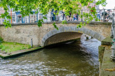 Bruges, Belçika 'da tarihi evleri ve ünlü kanalı olan bir su kasabası.
