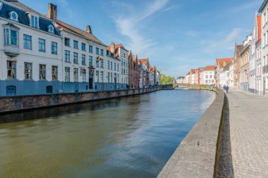 Bruges, Belçika 'da tarihi evleri ve ünlü kanalı olan bir su kasabası.