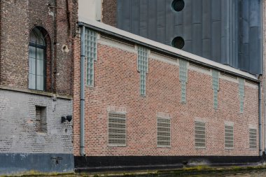 Belçika, Gent şehri, eski kasaba, alacakaranlıkta River Leie 'deki tarihi evler.