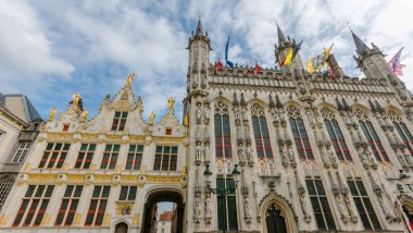 Bruges, Belçika 'da tarihi evleri ve ünlü kanalı olan bir su kasabası.