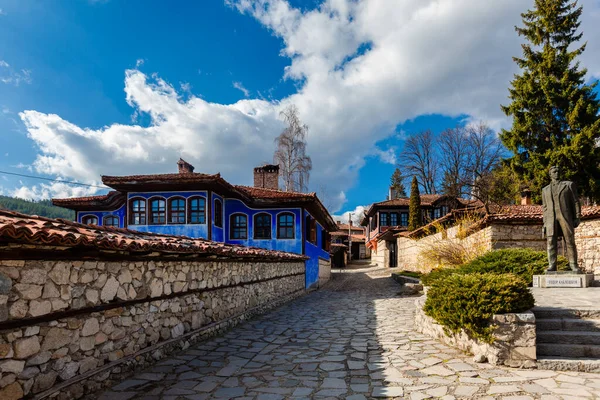 Calles Adoquinadas Con Casas Época Histórica Ciudad Koprivshtitsa Bulgaria —  Fotos de Stock