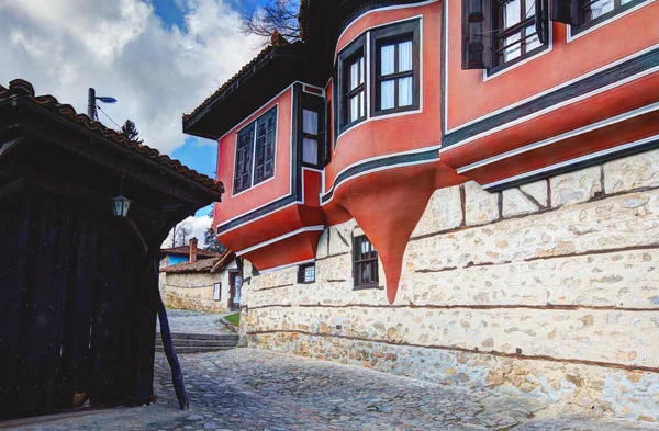 Ruas Paralelepípedos Com Casas Vintage Histórica Cidade Koprivshtitsa Bulgária — Fotografia de Stock