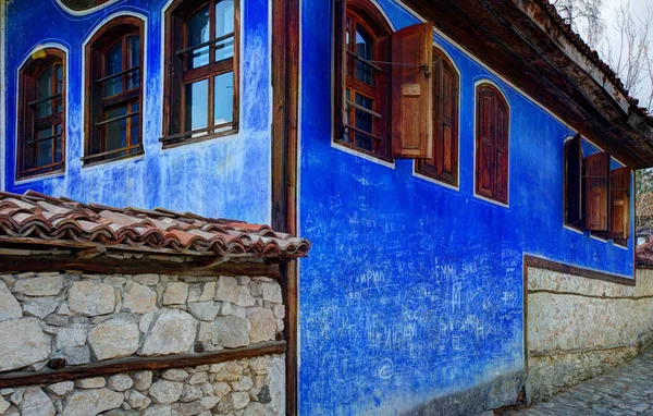 Calles Adoquinadas Con Casas Época Histórica Ciudad Koprivshtitsa Bulgaria —  Fotos de Stock