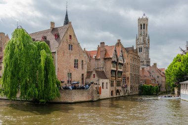 Bruges, Belçika 'da tarihi evleri ve ünlü kanalı olan bir su kasabası.