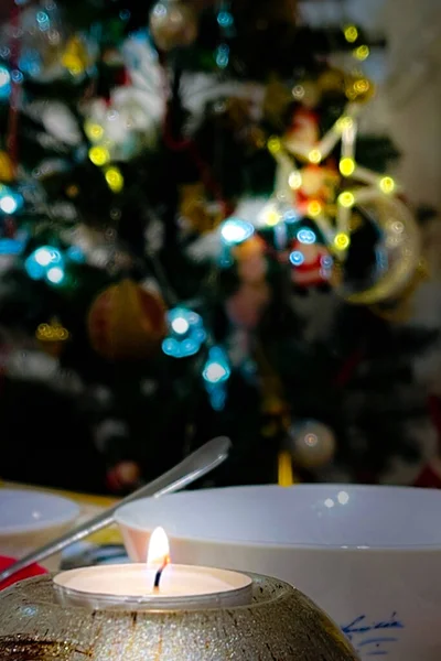 Mücevherlerle Peri Işıklarıyla Süslü Noel Süsü Tatil Süslemeleri — Stok fotoğraf