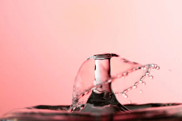 Gota Água Com Ondulações Superfície Água — Fotografia de Stock