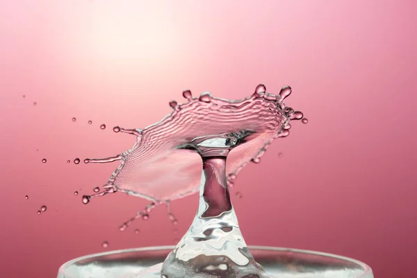 Gota Agua Con Ondulaciones Superficie Del Agua — Foto de Stock