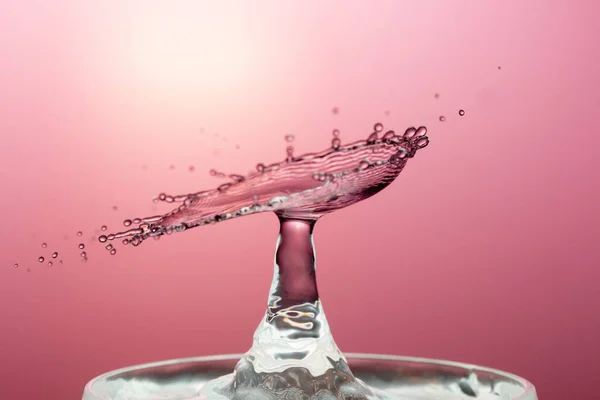 Gota Água Com Ondulações Superfície Água — Fotografia de Stock