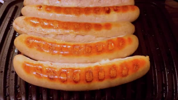Grilled Duitse Worst Hot Dog Wurst Bbq Indoor — Stockvideo