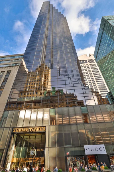 纽约市曼哈顿市中心的摩天大楼 — 图库照片