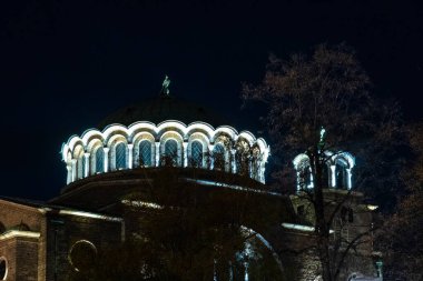 Sofya şehir merkezi mimarisinin gece ışıkları, ünlü binalar, Bulgaristan